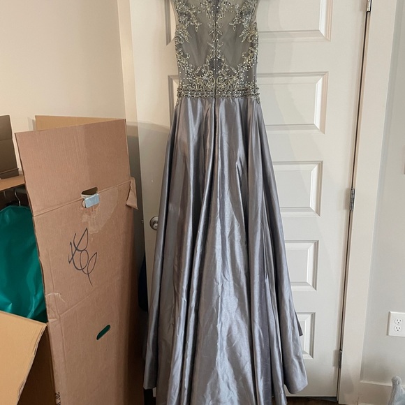 Tony Bowls Evening Gown - Picture 9 of 13